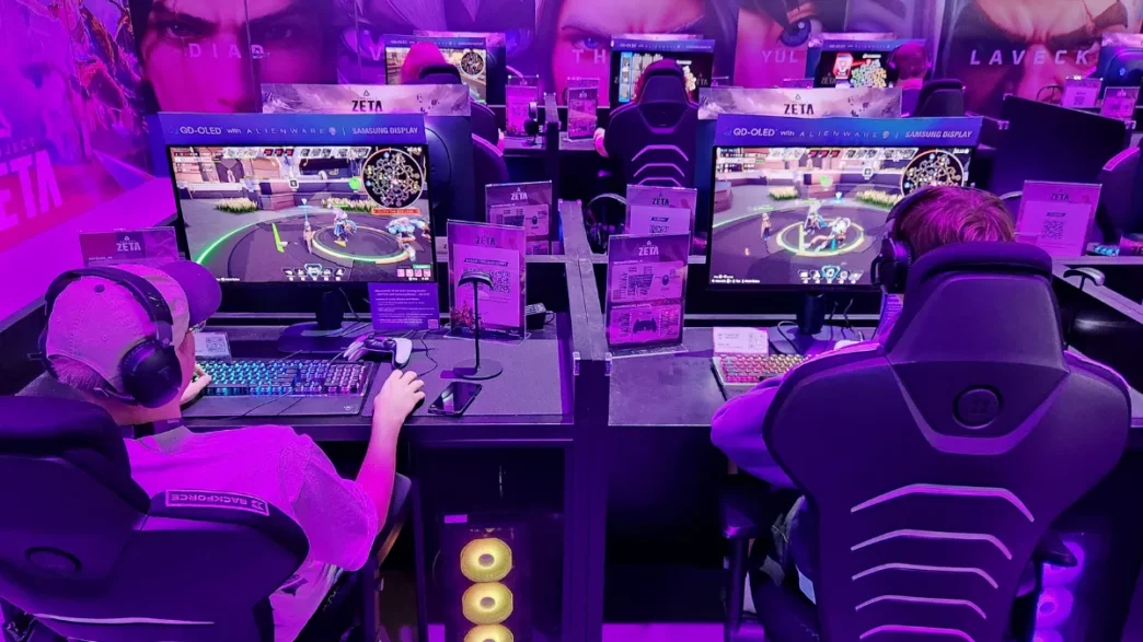Samsung QD-OLED esports monitor