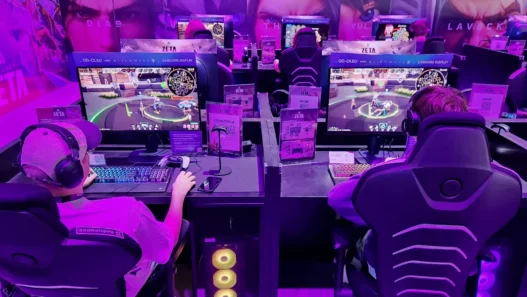 Samsung QD-OLED esports monitor